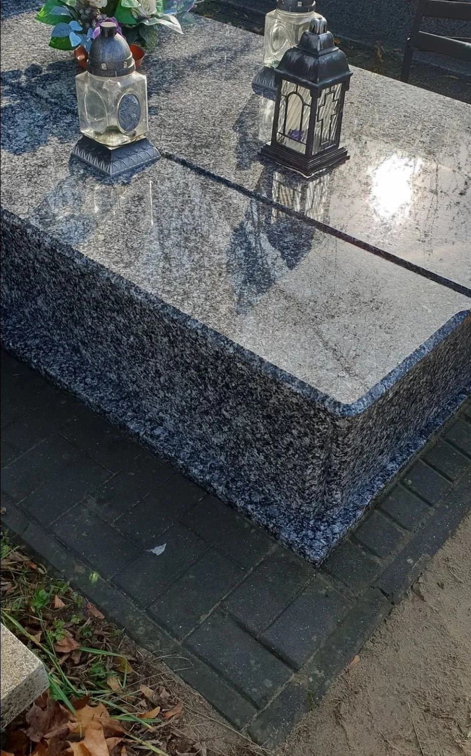 Wyczyszczony nagrobek